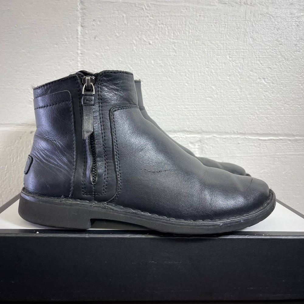 UGG Rea 1019191 Black Leather Ankle Boots Side Zip Women's Size 8.5 US/7 UK